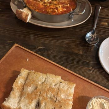 Mo & Hari's Italian Bistro - Wine Bars Near Me - Midlothian, Texas