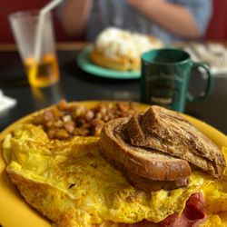 Hoppy Days Diner - Reuben omelette