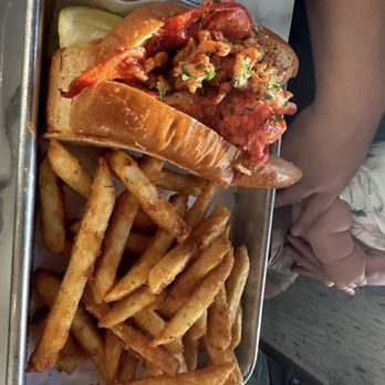 The Dive Oyster Bar - Lobster roll - Southern Near Me - Irvine, California The Dive Oyster Bar - Lobster roll - Southern Near Me - Irvine, California