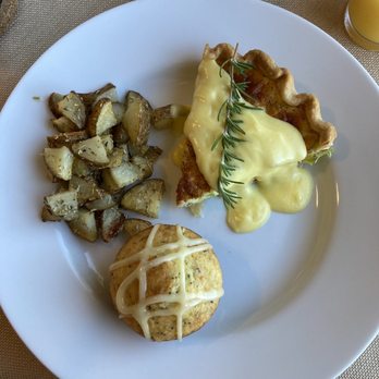 Red Tail Ranch - Quiche with amazing rosemary potatoes and delicious poppy seed muffin!! - Vacation Rentals Near Me - Groveland, California