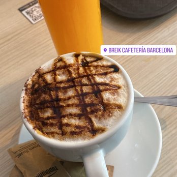 Breik - Caramel macchiato y zumo de naranja - Cafeteria Near Me - Barcelona, B Breik - Caramel macchiato y zumo de naranja - Cafeteria Near Me - Barcelona, B