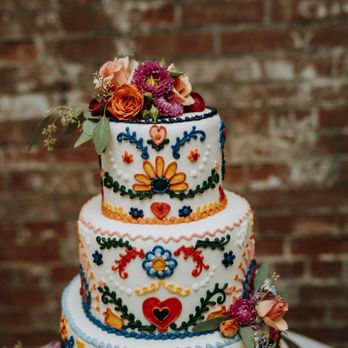 Magnolia's - Floral details David added to my wedding cake (Photographer: Photography and design by Lauren) - Florists Near Me - Louisville, Kentucky Magnolia's - Floral details David added to my wedding cake (Photographer: Photography and design by Lauren) - Florists Near Me - Louisville, Kentucky