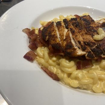 Palmer Alehouse - Bacon Mac and cheese with blackened chicken - American Near Me - Palmer, Alaska Palmer Alehouse - Bacon Mac and cheese with blackened chicken - American Near Me - Palmer, Alaska