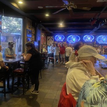 Crown & Anchor - Bar area. - British Near Me - Thousand Oaks, California