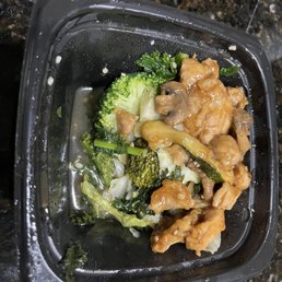 1/2 of the mushroom chicken. I ate the other half. Very good, low carb, no sugar, low calorie option 1/2 of the mushroom chicken. I ate the other half. Very good, low carb, no sugar, low calorie option