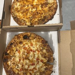 Hindsight Pizza Kitchen - The cold Loaded Potato Pizza. Not sure what is "loaded" on this pizza but it's not potatoes.  And the Korean BBQ Chicken Pizza