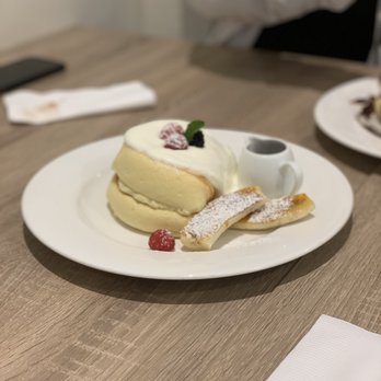 Fluffy Fluffy Dessert Cafe - Raspberry lava - Desserts Near Me - Toronto, Ontario Fluffy Fluffy Dessert Cafe - Raspberry lava - Desserts Near Me - Toronto, Ontario
