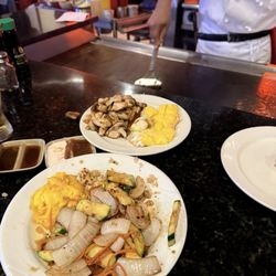 Yue Sun Japanese Steakhouse - Vegetables, side, order of golden yolk, hibachi, chicken, and golden shrimp