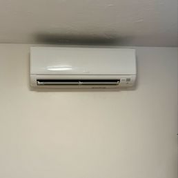 Office/primary bedroom unit. Office/primary bedroom unit.
