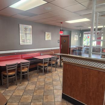 Carl's Jr - Inside - Burgers Near Me - Mission Viejo, California