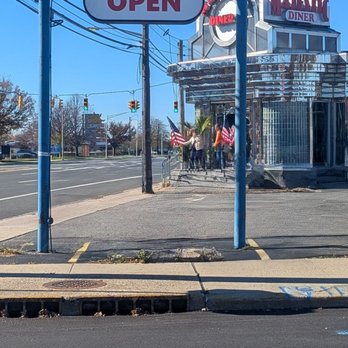 Majestic Diner - Entrance - Diners Near Me - Westbury, New York