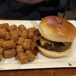 Cheeseburger with tater tot's Cheeseburger with tater tot's