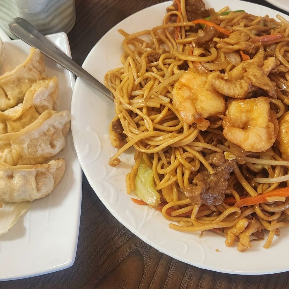 Dragon Bite - Pot Stickers and Combo Chow Mein - Chinese Near Me - Henderson, Nevada Dragon Bite - Pot Stickers and Combo Chow Mein - Chinese Near Me - Henderson, Nevada