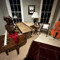 The Great House Bed & Breakfast - Instruments in the living room