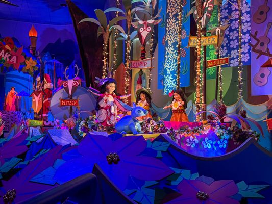 "it's a small world" Holiday by null