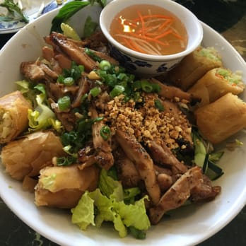 Pho World - Chicken and egg roll noodle bowl - Vietnamese Near Me - Renton, Washington Pho World - Chicken and egg roll noodle bowl - Vietnamese Near Me - Renton, Washington