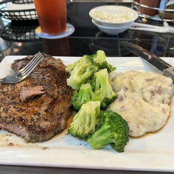 The Full Moon Oyster Bar - Ribeye, teriyaki chicken, kids cheeseburger sliders & boil - Bars Near Me - Asheboro, North Carolina