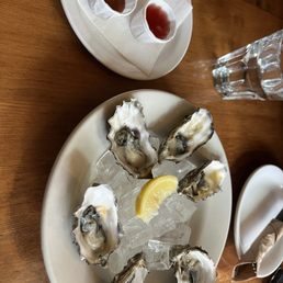 Happy hour oysters Happy hour oysters