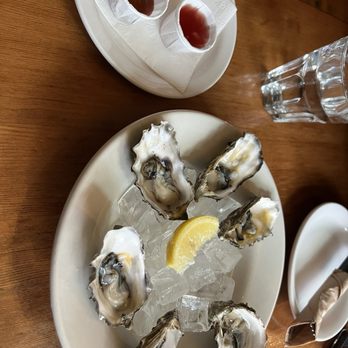 Ferris' Burger & Oyster Bar - Happy hour oysters - Seafood Near Me - Victoria, British Columbia Ferris' Burger & Oyster Bar - Happy hour oysters - Seafood Near Me - Victoria, British Columbia