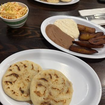 Con Sabor Salvadoreno - Salvadoran Near Me - San Fernando, California