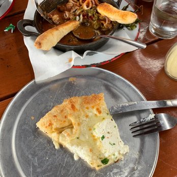 Old County Inn - White pizza and calamari - Pizza Near Me - Pine, Arizona