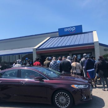 IHOP - The wait outside of door dashers and pickup orders - Breakfast & Brunch Near Me - Philadelphia, Pennsylvania IHOP - The wait outside of door dashers and pickup orders - Breakfast & Brunch Near Me - Philadelphia, Pennsylvania