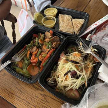 SL Kitchen - Spicy Green Beans, Lao Papaya Salad, Roti with Curry Sauce - Thai Near Me - San Leandro, California SL Kitchen - Spicy Green Beans, Lao Papaya Salad, Roti with Curry Sauce - Thai Near Me - San Leandro, California
