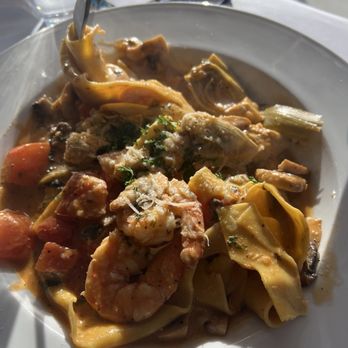Bella Siena - Parppadelle Pasta with fresh tomato and artichokes. - Italian Near Me - Benicia, California