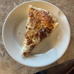Pier 49 Pizza - Very small amount of bbq. Essentially a cheese pizza