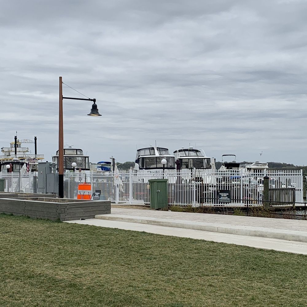 Waterfront Park - Parks Near Me - Alexandria, Virginia
