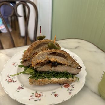 SALTY LUNCH LADY’S LITTLE LUNCHEONETTE - Updated November 2024 - 227