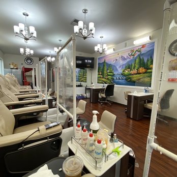 Day Nails & Spa - Screens have been set up to help keep customers safe. - Nail Salons Near Me - Seattle, Washington