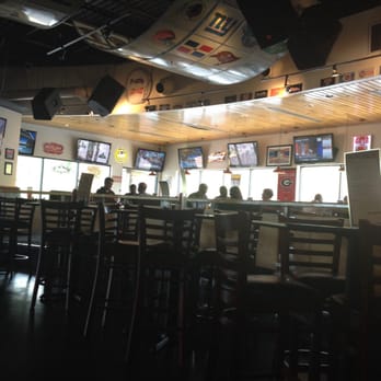 Wing Factory - Table dining room - Chicken Wings Near Me - Atlanta, Georgia