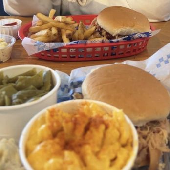 Central BBQ - Reg. Pulled Chicken Sandwich, Mac N' Cheese, Green Beans! - Barbeque Near Me - Memphis, Tennessee
