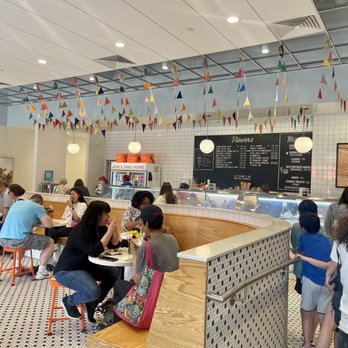 Jeni’s Splendid Ice Creams - Interior seating area. We ate outside. - Ice Cream & Frozen Yogurt Near Me - Oak Brook, Illinois