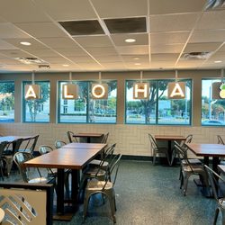 Hawaiian Bros Island Grill - Cute decor