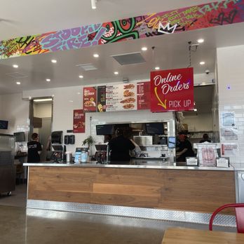 Dave's Hot Chicken - Indoor - Chicken Shop Near Me - Hemet, California