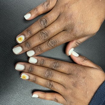 Yo Yo Spa - 4 days after getting a gel manicure, nails and polished chipped. - Nail Salons Near Me - New York, New York