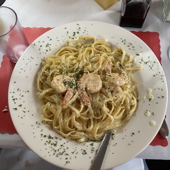 Mimmo's Italian Restaurant - Shrimp fettuccini Alfredo - Italian Near Me - York Beach, Maine