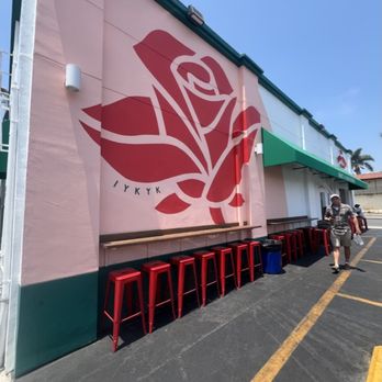 The Win-Dow Long Beach - Exterior seating - Burgers Near Me - Long Beach, California