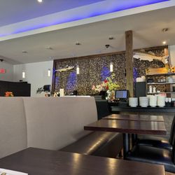 Tzen Asian Bistro - Sushi bar