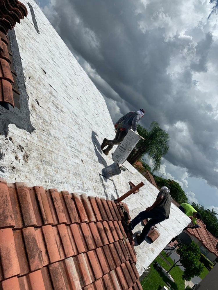 Slide of UnderCover Roofing & Metal