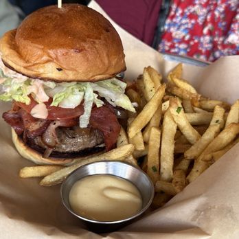 38 Degrees Ale House & Grill - Backyard Burger - Pubs Near Me - Alhambra, California