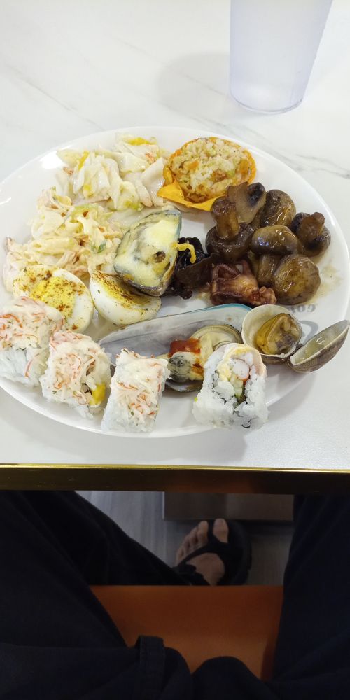 Food from Golden Apple Buffet