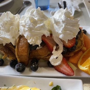Gloria’s Cafe - French toast with seasonal fruits - Breakfast & Brunch Near Me - Reno, Nevada