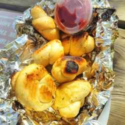 Hippie Chic's River Shack - The burnt taste beat the garlic.