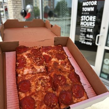 Motor Town Pizza - Pizza Near Me - Richmond Heights, Missouri