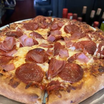 Leonardo's Italian Grille - Pizza - Pizza Near Me - Romulus, Michigan Leonardo's Italian Grille - Pizza - Pizza Near Me - Romulus, Michigan