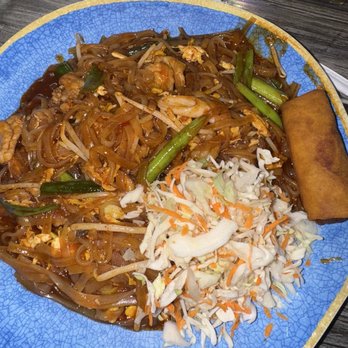 Sriracha Thai Restaurant - Thai Near Me - Carson, California