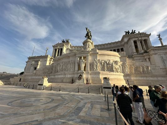 Monument to Victor Emmanuel II by null